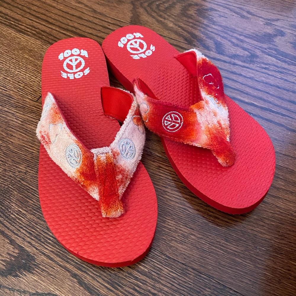 BRAND NEW SOLE KOOL SANDALS!